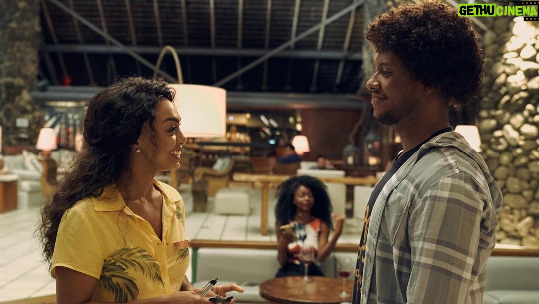 Dan Ferreira Instagram - União Instável estreou na última sexta na @netflixbrasil e já estamos no Top 10 Brasil de filmes mais assistidos. Obrigado à vocês que assistem e nos escrevem, tudo foi feito com muito carinho pra vocês. E que bom que o filme tá comunicando o amor e a subjetividade desses personagens, dessa história. Quero agradecer também à todos os meus colegas de elenco e equipe, à Dandara Mariana, minha parceira de cena, e à nosso diretor gigante Silvio Guindane. O fim de semana tá chegando e a boa é reunir a família pra assistir essa comédia romântica. #UniaoInstavel #Netflix