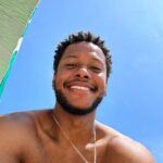 Dan Ferreira Instagram – Foto de ontem, mantendo a tradição de amanhecer no mar, renovando o ciclo, no dia que eu nasci. Grato pela vida, pelo ofício, pela família, pela minha companheira, por meus amigos, pelo meu filho, que faz um ano hoje, meu maior presente, minha grande missão. Obrigado por todo amor e carinho enviado, cada mensagem. Que tudo retorne multiplicado. Com as bençãos e proteção dos meus ancestrais sigo cada vez maior! Axé❤️