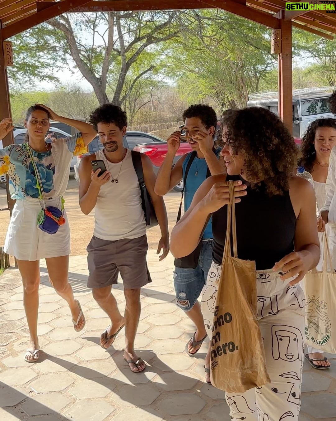 Dan Ferreira Instagram - Até 00h ainda é Outubro! Mês com “Meu Nome É Gal” e “Deixa” no telão do Cine Odeon, Sertão, carro, avião, saudade de casa, eclipse solar, chagada em casa, amigos novos e realização de sonhos. Novembro tem mais trabalho, mais sonhos e mais estreias. ❤️simbora!