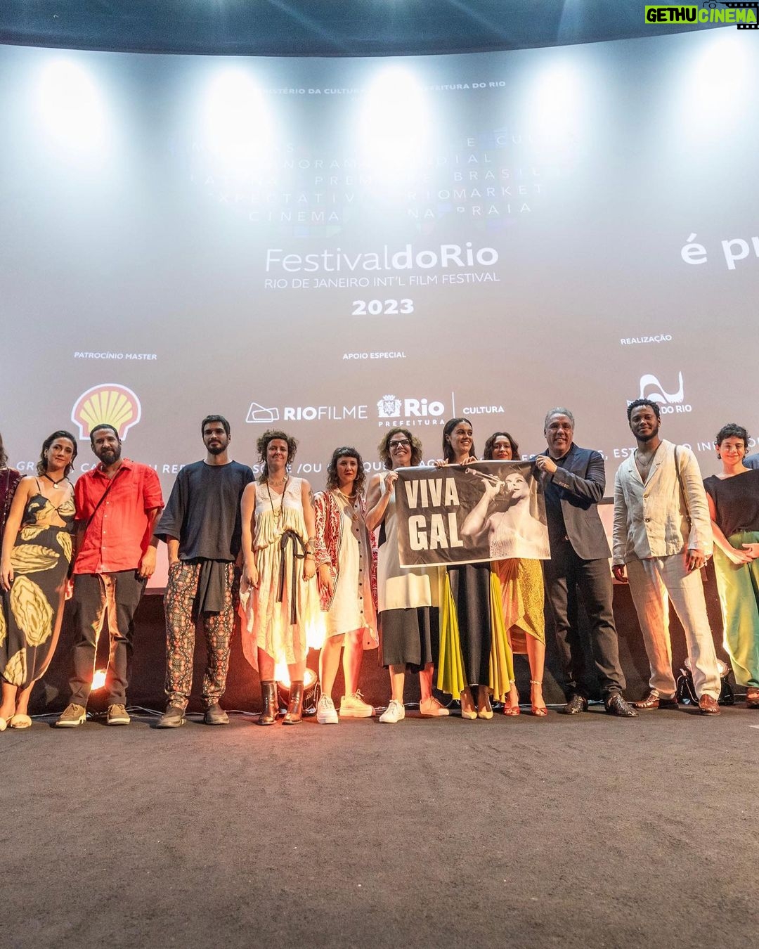 Dan Ferreira Instagram - Estreia de @meunomeegalofilme no @festivaldorio último sábado! Alegria imensa de encontrar os amigos e lançar nosso filme nesse festival! Viva Gal Costa! Vivam os encontros! Viva o Cinema do Brasil! Dia 12 de Outubro nos Cinemas! 📸: Roberto Filho #MeuNomeÉGal