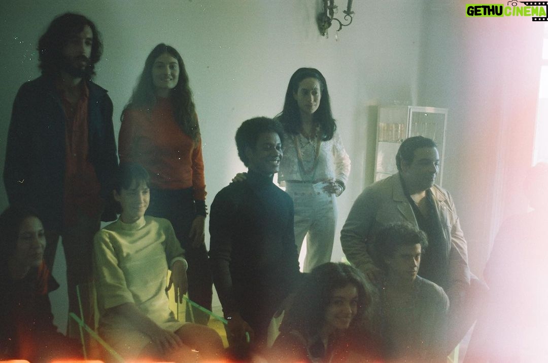 Dan Ferreira Instagram - Começa hoje em Salvador, e não tinha como ser diferente, as sessões de lançamento de “Meu Nome É Gal”, filme encontro, sonho real de homenagem á Gal Costa, e toda essa gente maravilhosa que junto com Gal balançou o mundo e deixou tudo mais bonito, pra sempre. Com essa turma eu vivi a honra de interpretar Gilberto Gil e ser imensamente feliz fazendo o que a gente tanto ama: contar história! É pra você, Gal!!!!!! Dia 12 de Outubro nos Cinemas! #35mm #MeuNomeÉGal Cine Glauber Rocha