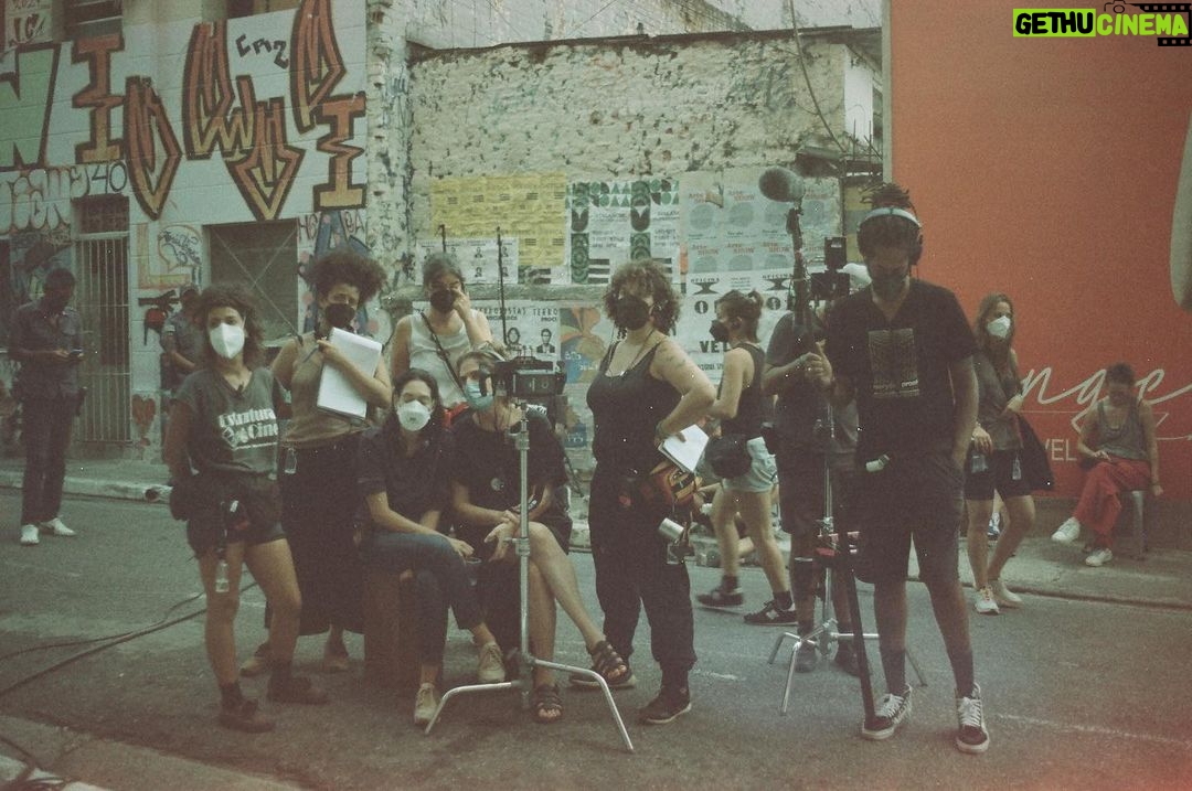 Dan Ferreira Instagram - Começa hoje em Salvador, e não tinha como ser diferente, as sessões de lançamento de “Meu Nome É Gal”, filme encontro, sonho real de homenagem á Gal Costa, e toda essa gente maravilhosa que junto com Gal balançou o mundo e deixou tudo mais bonito, pra sempre. Com essa turma eu vivi a honra de interpretar Gilberto Gil e ser imensamente feliz fazendo o que a gente tanto ama: contar história! É pra você, Gal!!!!!! Dia 12 de Outubro nos Cinemas! #35mm #MeuNomeÉGal Cine Glauber Rocha