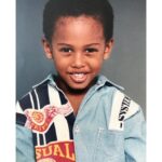 Dan Ferreira Instagram - A criança que mora em mim, saúda a criança que mora em você! Desde que soube que seria pai, tenho olhado muito pra minha criança interior, na vontade de um dia também incentivar os sonhos do meu filho, como meus pais incentivaram os meus. O menino criativo, que inventava histórias e brincadeiras, adorava teatro, música, filme, foto, roupas, hoje vive do que sonhou, faz o que ama. E entre desafios e realizações, sigo sonhando, cada vez mais alto! Hoje mais sonhos se realizam, estreia “Deixa”, de @marianajaspe, onde eu tenho a honra de estar em cena com @zezemotta falando de amor, no @festivaldorio. E outro sonho grande realizado é a estreia nacional de @meunomeegalofilme, filme lindo de @dandaraferreira e @lo_politi_ em homenagem à nossa eterna Gal Costa, onde faço com muito amor e respeito minha homenagem ao mestre Gil. Obrigado à todas as pessoas com quem já sonhei e realizei junto. A vida é feita desses encontros. Amo vocês! Vivam nossas crianças e seus sonhos! Feliz dia! ❤️✨