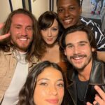 Dan Ferreira Instagram - Amanhã estreia a segunda temporada de VICKY E A MUSA no @globoplay. Tá ainda mais bonita e emocionante que a primeira. Viva a arte o e seu poder de transformar as pessoas, a cidade e o mundo. Aos meus colegas de elenco e equipe, um beijo! Saudades! ❤️ @vickyeamusa #VickyeaMusa