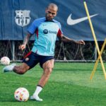 Dani Alves Instagram - Sonhe o quanto quiser que seu sonho é seu, carregue ele contigo e entregue nas mãos de Deus…. Só tenha paciência que vai se realizar e então dobre seus joelhos e comece a orar. Eu sou, mais um moleque da favela, jogava no campo de terra, fui tirado de vagabundo mas olha que ironia eu venci!! 🖊 GoodCrazy & @macoficiall_