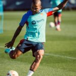 Dani Alves Instagram - Bem aventurados aqueles que não desistem de lutar pelo o que querem nem pelo que amam!! #UmDiaDeCadaVez🙏