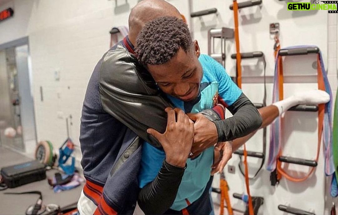 Dani Alves Instagram - @ansufati mi hermanito feliz cumpleaños…. Que siga creciendo como atleta y como ser humano. Que lo pases bien en tu cumpleaños y que seas muy feliz papiiiii!!!