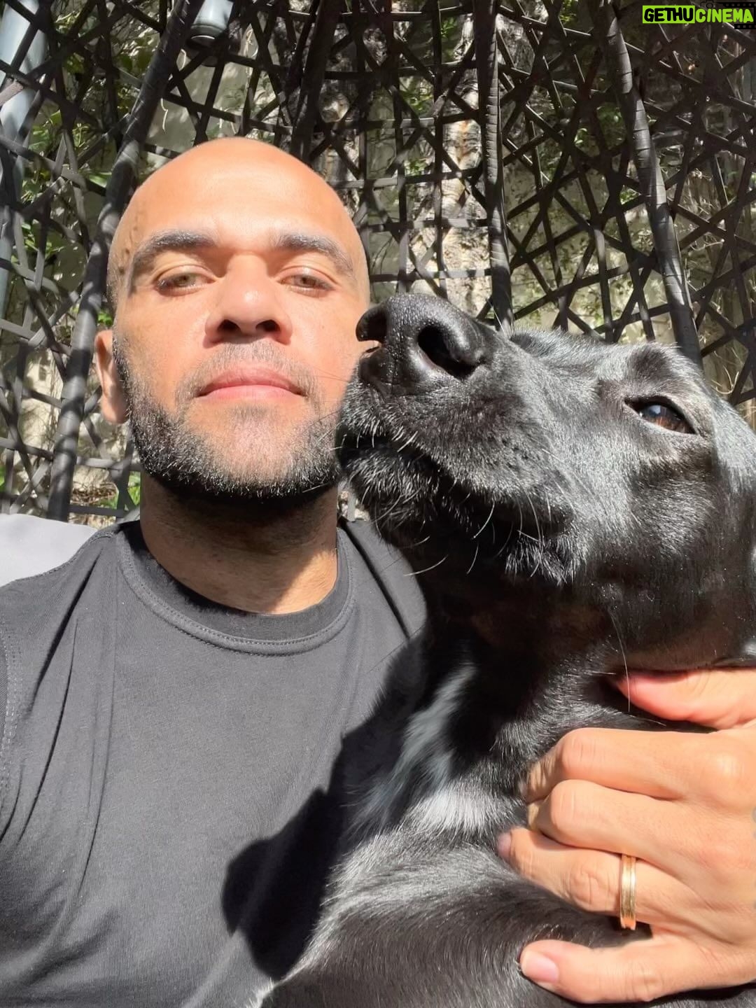 Dani Alves Instagram - Que nenhum barulho tire a sua PAZ!!