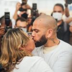 Dani Alves Instagram - Que papai do céu abençoe sua vida mom, que esse dia se repita por muitos e muitos anos. O resto não é aqui que se fala. Uma fotinha aqui apenas para representar esse dia especial nas nossas vidas. Feliz aniversário Dona Maria do meu coração!! LOVEEEE UUUUUU @mluciaalves