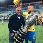 Dani Alves Instagram - Meu orgulho como nordestino não é ter me transformado a base de MUITO esforço no atleta mais vencedor da história DO FUTEBOL… meu orgulho como nordestino é poder representar e DEFENDER O SONHO do nordestino mais brabo que conheço (pai) pelo mundo a fora, e também poder mostrar ao resto dos nordestinos que tudo é possível. NASCER POBRE NÃO É UM PROBLEMA, O PROBLEMA SERIA MORRER POBRE. #FELIZDIADONORDESTINO🙌🏾