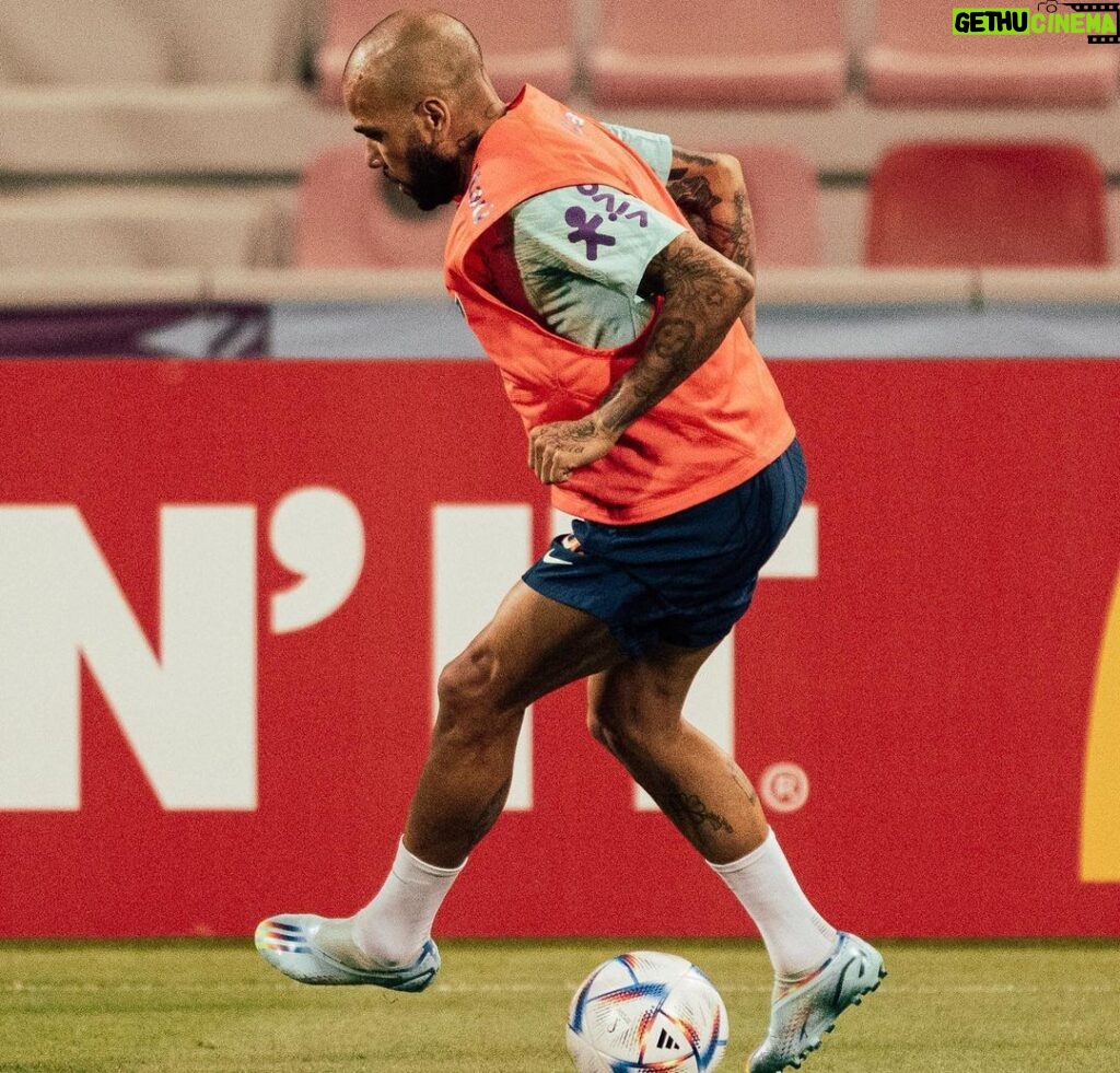 Dani Alves Instagram - 3XF= Foco, ,Força,Fé!! #WorldCup2022 #Qatar #TreinoDay