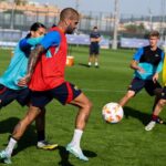 Dani Alves Instagram - 🤩 Dani Alves s'entrena amb el Barça Atlètic 🤩 @danialves se entrena con el filial azulgrana 😍 Un plaer, Dani! 😍 ¡Un placer, Dani! #ForçaBarça 💙❤️ Ciutat Esportiva Joan Gamper