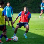Dani Alves Instagram - 🤩 Dani Alves s'entrena amb el Barça Atlètic 🤩 @danialves se entrena con el filial azulgrana 😍 Un plaer, Dani! 😍 ¡Un placer, Dani! #ForçaBarça 💙❤️ Ciutat Esportiva Joan Gamper
