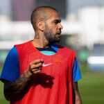 Dani Alves Instagram - 🤩 Dani Alves s'entrena amb el Barça Atlètic 🤩 @danialves se entrena con el filial azulgrana 😍 Un plaer, Dani! 😍 ¡Un placer, Dani! #ForçaBarça 💙❤️ Ciutat Esportiva Joan Gamper
