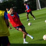 Dani Alves Instagram - 🤩 Dani Alves s'entrena amb el Barça Atlètic 🤩 @danialves se entrena con el filial azulgrana 😍 Un plaer, Dani! 😍 ¡Un placer, Dani! #ForçaBarça 💙❤️ Ciutat Esportiva Joan Gamper