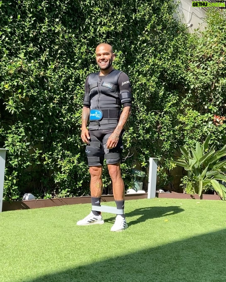 Dani Alves Instagram - VOE ALTO NÃO PARA QUE O MUNDO TE VEJA E SIM PARA QUE VOCÊ POSSA VER O MUNDO…. O MARAVILHOSO MUNDO!! #GoodCrazyLifeStyle🤓