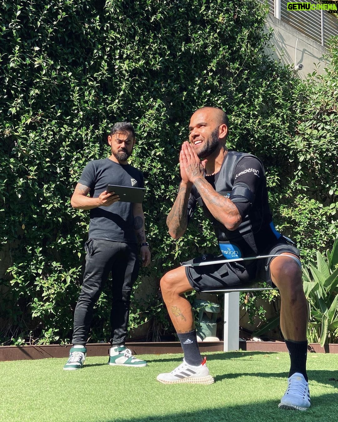 Dani Alves Instagram - VOE ALTO NÃO PARA QUE O MUNDO TE VEJA E SIM PARA QUE VOCÊ POSSA VER O MUNDO…. O MARAVILHOSO MUNDO!! #GoodCrazyLifeStyle🤓