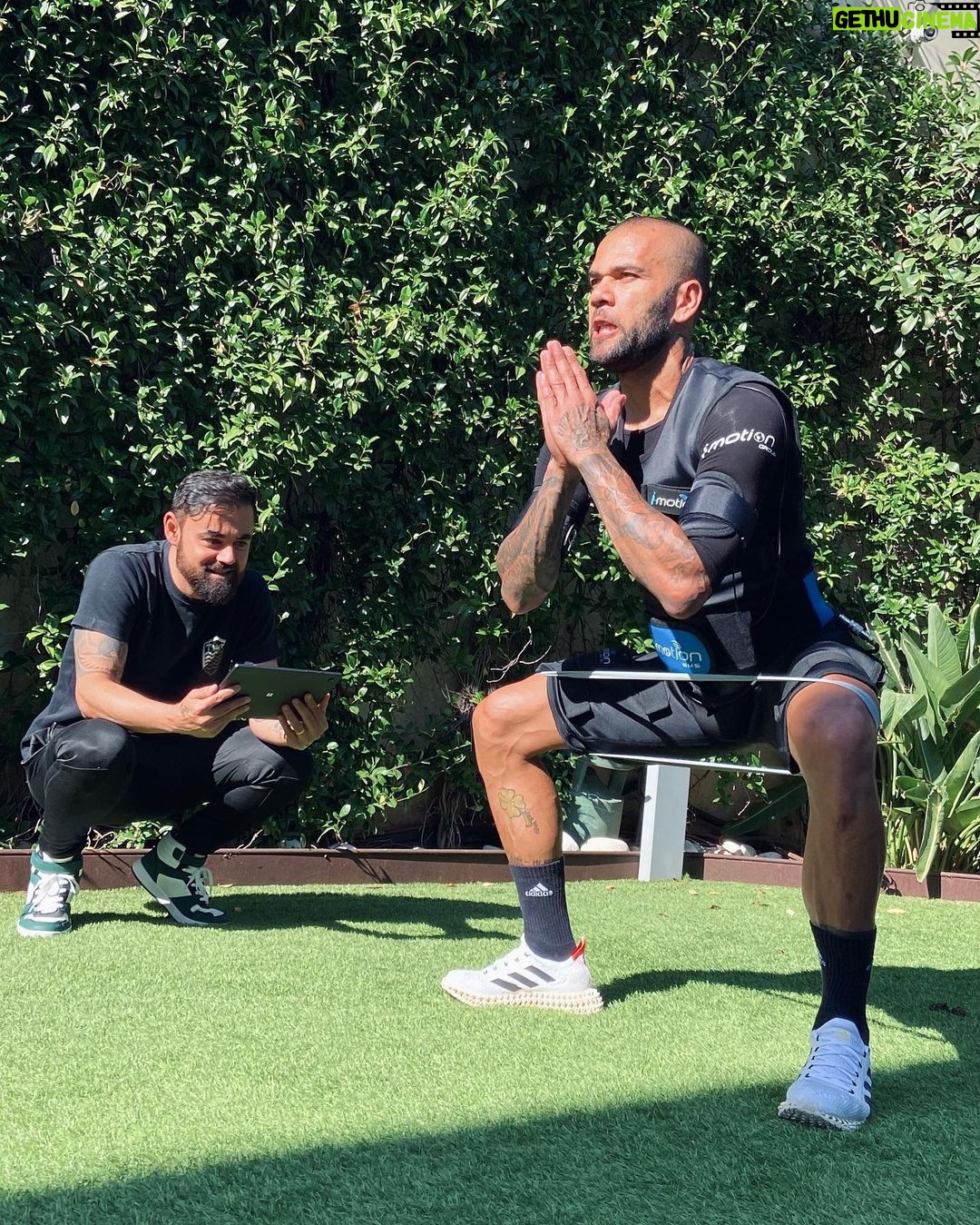 Dani Alves Instagram - VOE ALTO NÃO PARA QUE O MUNDO TE VEJA E SIM PARA QUE VOCÊ POSSA VER O MUNDO…. O MARAVILHOSO MUNDO!! #GoodCrazyLifeStyle🤓