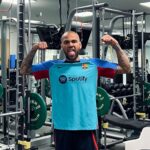 Dani Alves Instagram - Siempre agradecido a esta casa por abrirme las puertas para lo que haga falta!!! Los grandes cuando desafiados jamás se echarán atrás…. Lucharán, lucharán hasta el último Segundo de su existencia. #FocoNaMissao🚀 #UnaVezCulerSiempreCuler😎