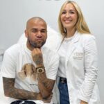 Dani Alves Instagram - Mejor doctora de Barcelona @dra.veronicasosaviain siempre cuidando bien de mi carita bonita 😂 A Quien no gusta tener una buena e cuidada carita? 😆 #GoodCrazyLifeStyle😎 #Alma #Mente #Corpo
