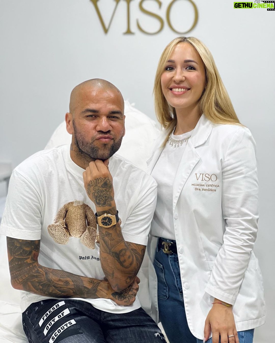 Dani Alves Instagram - Mejor doctora de Barcelona @dra.veronicasosaviain siempre cuidando bien de mi carita bonita 😂 A Quien no gusta tener una buena e cuidada carita? 😆 #GoodCrazyLifeStyle😎 #Alma #Mente #Corpo