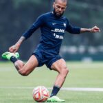 Dani Alves Instagram - 90% do êxito das pessoas são baseados na insistência, persistência e na não desistência por aquilo que elas sonham!! #ConselhosGratis😎 #MentesFortesAlmaLeve🤪