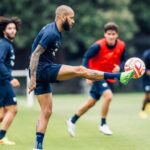 Dani Alves Instagram - Mucha gente habla de sueños, pero pocos entienden lo que eso significa. Sueño es algo que uno lo hace despierto, porque dormido ni si sueña, ni tampoco si realiza. Sueño es aquello que deseas en el corazón y después lo concretizan con la ejecución. Si realmente tienes sueños, protégelos, guárdatelos con los que luchan contigo para que si realize. Ahhhh y tengan muy muy claro; SI NO HAY LUCHA, SI NO HAY SUFRIMIENTO, NO HAY GLORIA, NI VICTORIA!! #GoodCrazyLifeStyle🫡