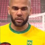 Dani Alves Instagram - Desfruten mucho de vuestra indepedencia hermanitos y que no olviden jamas: !!LA FUEZA DE UNA NACION ES SU PUEBLO EN UNION!!