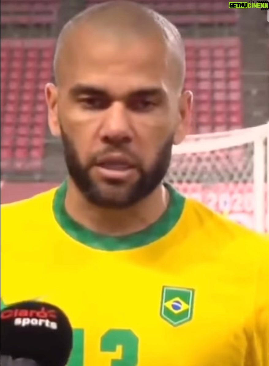 Dani Alves Instagram - Desfruten mucho de vuestra indepedencia hermanitos y que no olviden jamas: !!LA FUEZA DE UNA NACION ES SU PUEBLO EN UNION!!