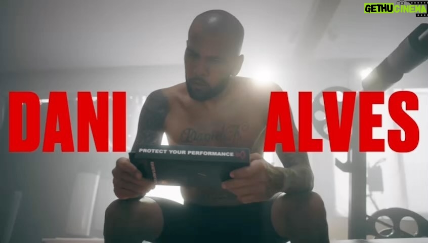 Dani Alves Instagram - Esta es @Liiteguard, una marca innovadora en el mundo específico del deporte y con mucho honor soy uno de los coproprietário de esa revolucion. Me han ayudado a mejorar mi rendimiento a través de sus productos y estoy muy orgulloso de ser parte de esa família. Saber que ahora puedo ayudar a otros atletas a mejorar su perfomance es un sueño hecho realidad. Liiteguard está haciendo un trabajo increíble y quiero compartir mi conocimiento para que juntos podamos hacerlo aún mejor en pro de todos los praticantes de todos deportes.