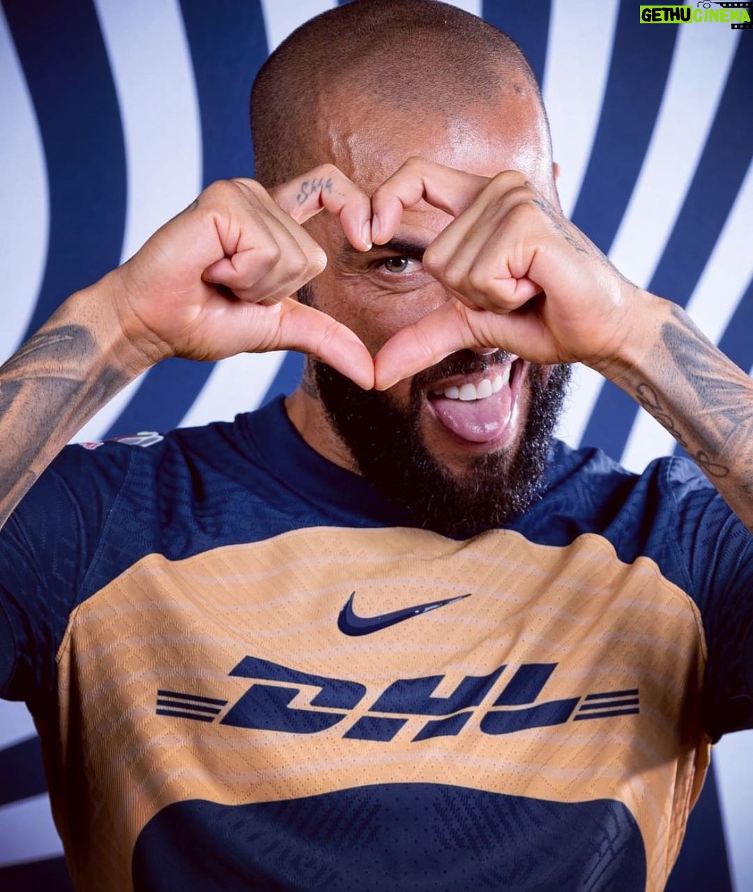 Dani Alves Instagram - Feliz 68 cumpleaños a todos de la familia @pumasmx un verdadero honor formar parte de esta institución!!