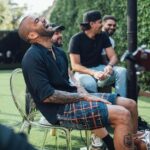 Dani Alves Instagram - Assuntos difíceis treinam a mente. Exercícios difíceis treinam o corpo. Pessoas difíceis treinam o coração. Tempos difíceis treinam o espírito e bons livros necessitam de boas boas histórias. Que sua mente controle suas ações e que sua perspectiva seja sempre positiva!!