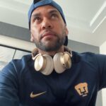 Dani Alves Instagram - A vida é pra quem tem coragem… Fase não é fim, pois nunca vi um leão por fome comer capim. #I’MGoodCraZyMF😤