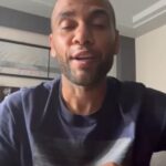 Dani Alves Instagram - Nosso comprometimento não é apenas com fazer a nossa parte, e ele é também com tentar envolver outros seres humanos que acreditam em uma mudança comportamental e na inclusão social!! Juntos podemos transformar mais vidas. @institutodanielalves @evermart.br Aqui deixo o link por se você acredita que isso é possível: https://ever.com.br/