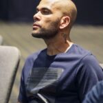 Dani Alves Instagram - Gracias a todos por la presencia y por el apoyo. Momentos difíciles hacen hombres fuertes…. Siempre fue así. la carrera es continua y el final es una incógnita siempre. SEGUIMOSSSSSSS!! #StayInFocus #StayStrong