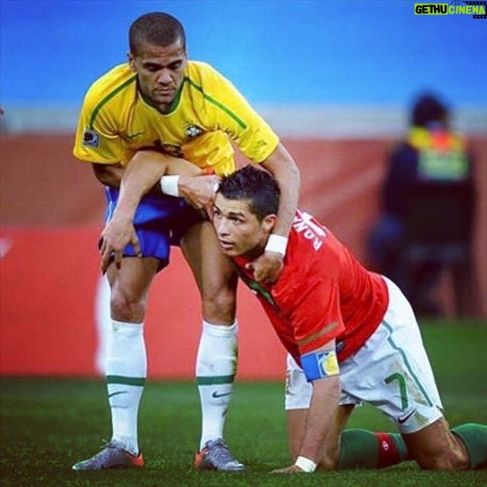 Dani Alves Instagram - TBT do gajo e eu quando éramos amigos!! Vem aqui meu amiguinho. 😂😂😂😂😂😂😂😂😂