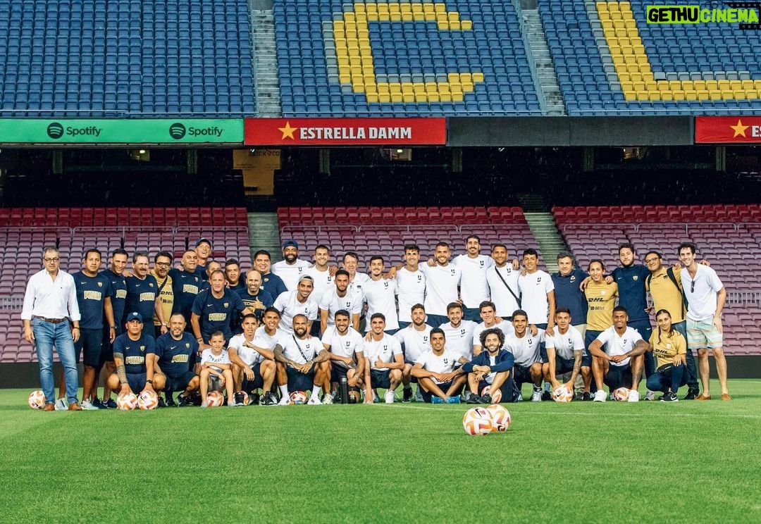 Dani Alves Instagram - La fuerza de un grande grupo está en el poder de entrega de 100% de sus individuales!!! Solos iremos más rápidos, JUNTOS IREMOS MÁS LEJOS. Solo se vive una vez, entonces, a pasarla bien en ese palco maravilloso. #PumasBoyzInDaHouse🤪 #FamilaPumas🇲🇽