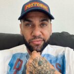 Dani Alves Instagram - Fútbol mostrando que ama el fútbol!!