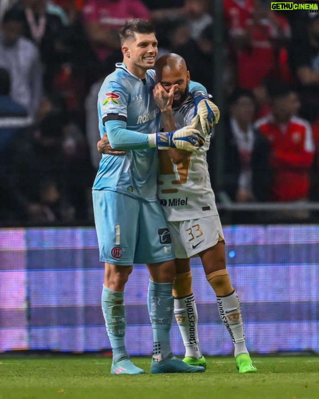 Dani Alves Instagram - É por isso que amo o futebol….. sempre te presentea com grande seres humanos e grandes profissionais que podes chamar de amigos!! LOVE uuu meu mano @tiagovolpi_90 !!
