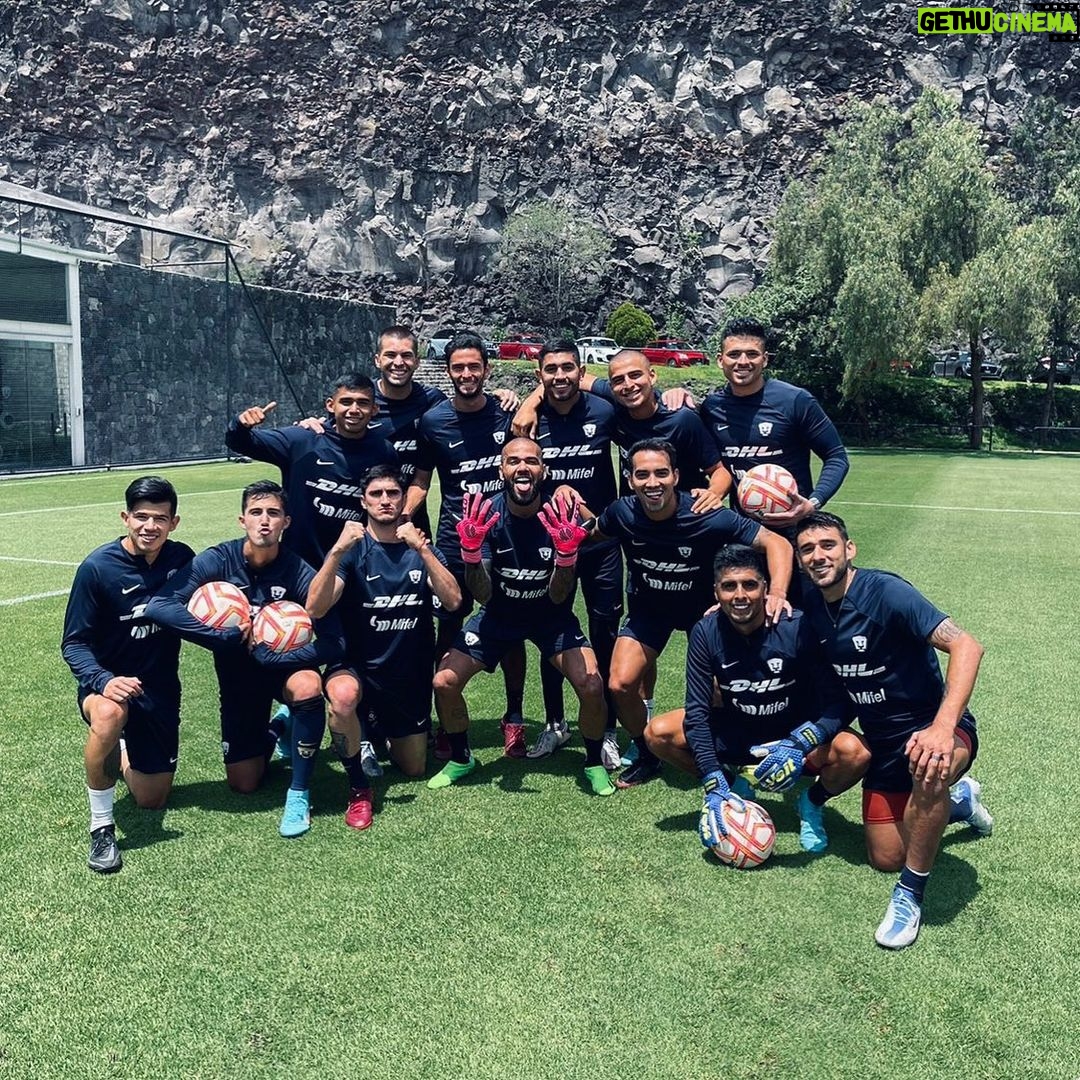 Dani Alves Instagram - Equipo campeón del día🤷🏾♂️ Seguimos firmes hermanitos😜 #PumasBoyzzzzz🙅🏽♂️ #GoodCrazyGang🤓