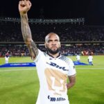 Dani Alves Instagram - Muchas gracias a todos por el recebimento, por el cariño y por el respecto en el día de hoy. El primero día nunca se olvida. Seguiremos trabajando duro para que ustedes disfruten. Seguimos a por más PumasBoyzzzzz. #primeraassistencia🤪 @pumasmx