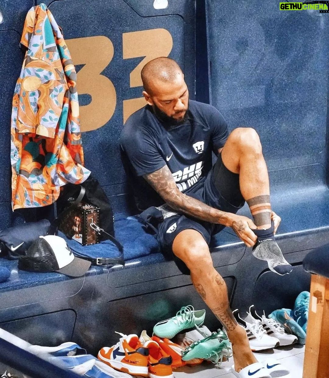 Dani Alves Instagram - 0 Primeiro dia a gente nunca esquece….. o resto, o resto é história que escreveremos!!! #GoodCrazyInDaHouse🤪 #PumasBoyzzzz