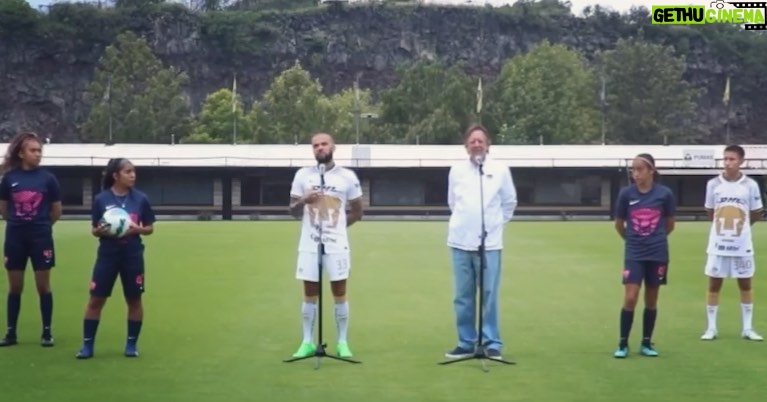 Dani Alves Instagram - Fútbol es una parte pequeña de la vida, pero la inclusión social y la transformación de vidas es una misión para mí vaya donde vaya.