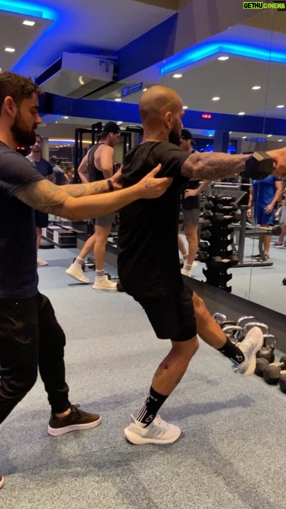Dani Alves Instagram - One more day MF🤪 Give results not excuses😎
