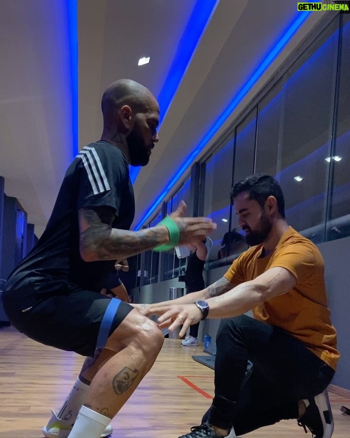 Dani Alves Instagram - Se nós somos eu sou….. porque o processo é arduo, mas o livro é único.