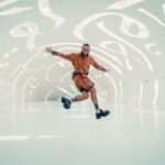 Dani Alves Instagram - Ser diferente é tipo: não ser estereotipado(a) pela uma sociedade de olhar sanguinário. É tipo ser o que te faz feliz sem pensar nos otários. É viver sem deixar-se levar pela falta de cumplicidade e desdém de um outro olhar. Na moral na moral, felicidade é ter paz nesse mundo animal. Beijo e tchau #CallMeCrazy #GoodCrazy😎