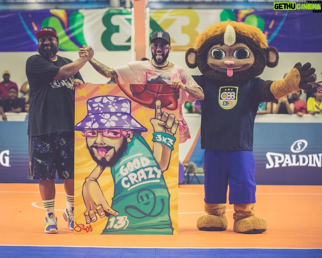 Dani Alves Instagram - A rua é o melhor lugar; quando você aprende os valores que ela tem a te ensinar. #vivaaarte🇧🇷 #vivaaosartistasbrasileiros @institutodanielalves