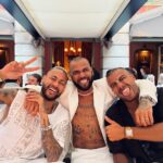 Dani Alves Instagram - Brazucas For Ever😎 A gente junto não dá…. EXXXQUECEEEEEEEEE 😝 #GOODCRAZYGANG🤪 @neymarjr @rafalcantara