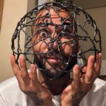 Dani Alves Instagram - Dizem que sou louco por eu ter um gosto assim, mas gostar, gostar só de gosta de mim. Dizem que só os loucos sabe, que essa proeza nunca acabe. De onde eu vem tem mais, pra onde eu vou jamais. Prefiro ser perseguido do que perseguir, lembre-se; QUEM É PERSEGUIDO SEMPRE ESTÁ A FRENTE DE QUEM PERSEGUE!! Quem for bom me segueeeeeeeeeeeeee🤓 #GoodCrazyLifeStyele🤪 #FazendoArte🙅🏽‍♂️