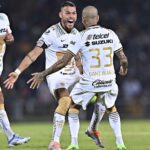 Dani Alves Instagram - Muchas gracias a todos por el recebimento, por el cariño y por el respecto en el día de hoy. El primero día nunca se olvida. Seguiremos trabajando duro para que ustedes disfruten. Seguimos a por más PumasBoyzzzzz. #primeraassistencia🤪 @pumasmx